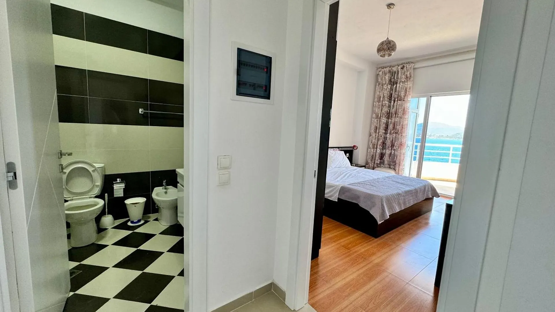 Red Infinity Seaview Apartment Saranda Саранда