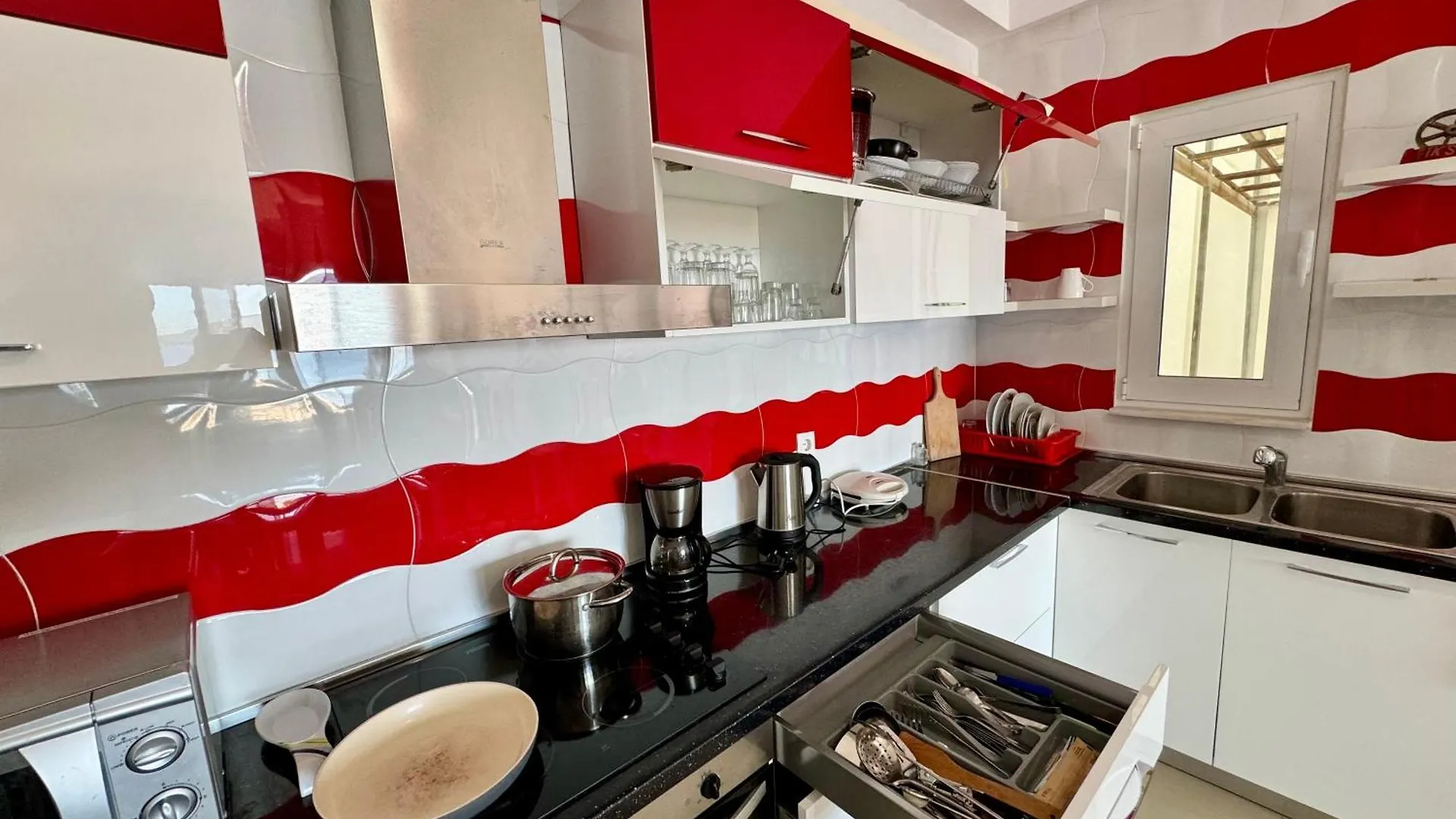 Red Infinity Seaview Apartment Saranda 알바니아
