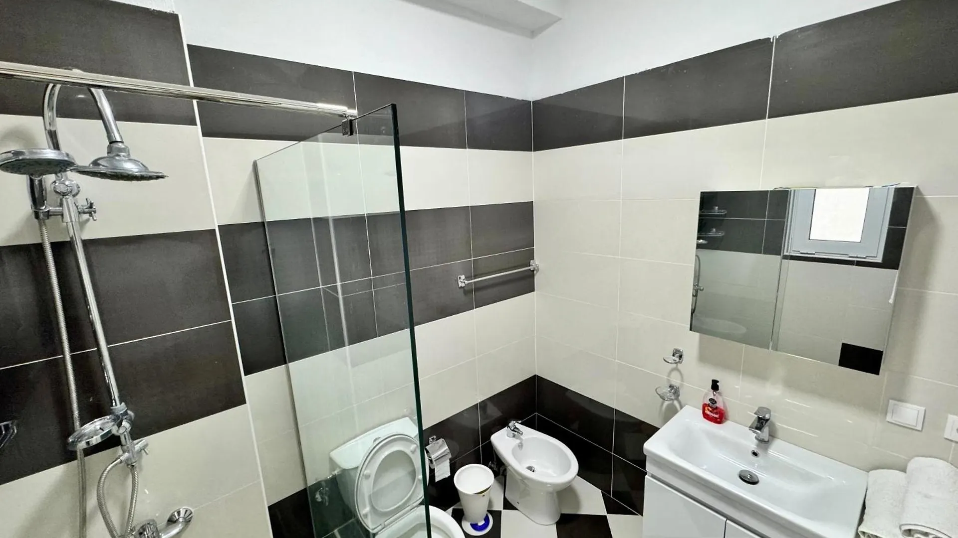 Red Infinity Seaview Apartment Saranda 알바니아
