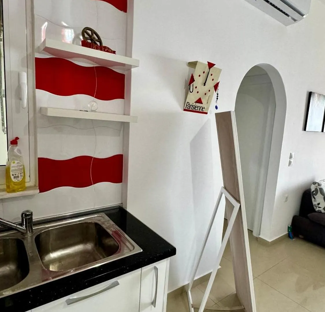 Red Infinity Seaview Apartment Saranda 알바니아