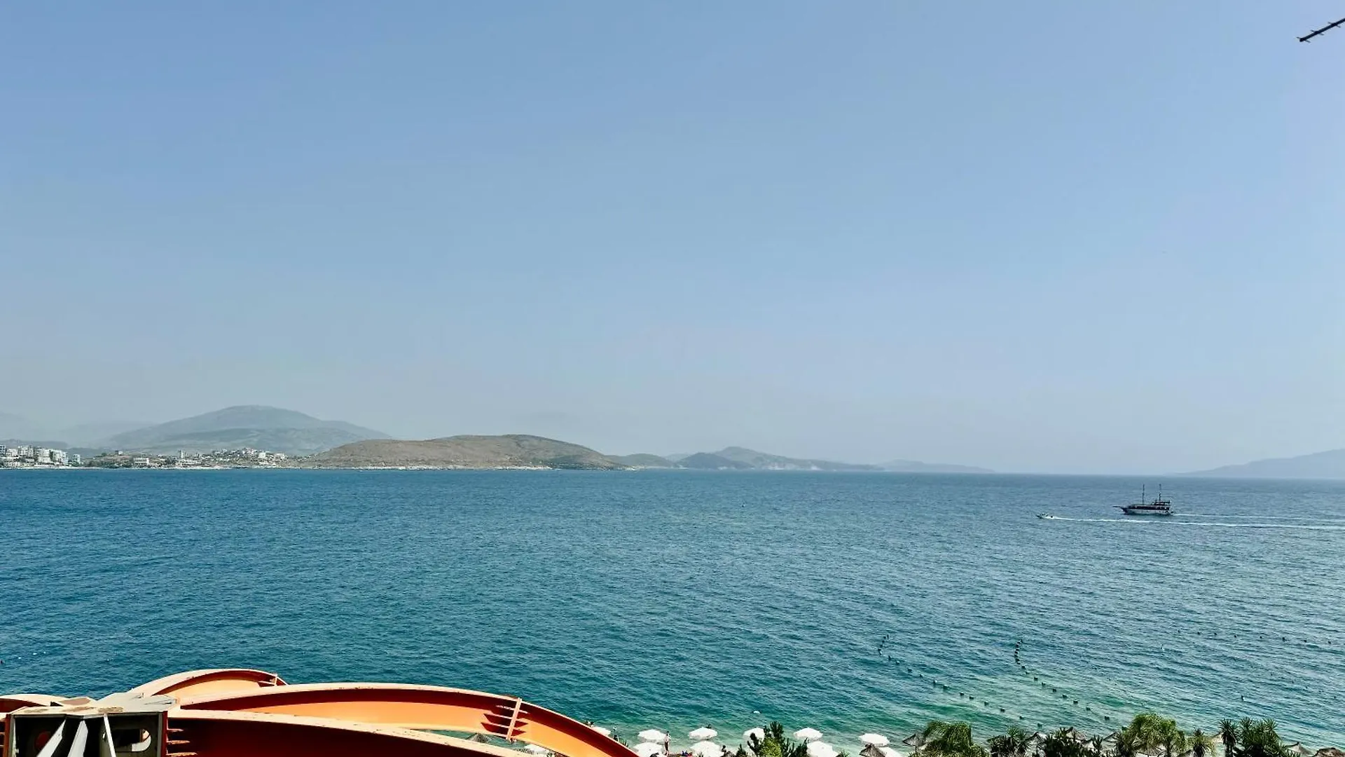 Red Infinity Seaview Apartment Saranda 알바니아