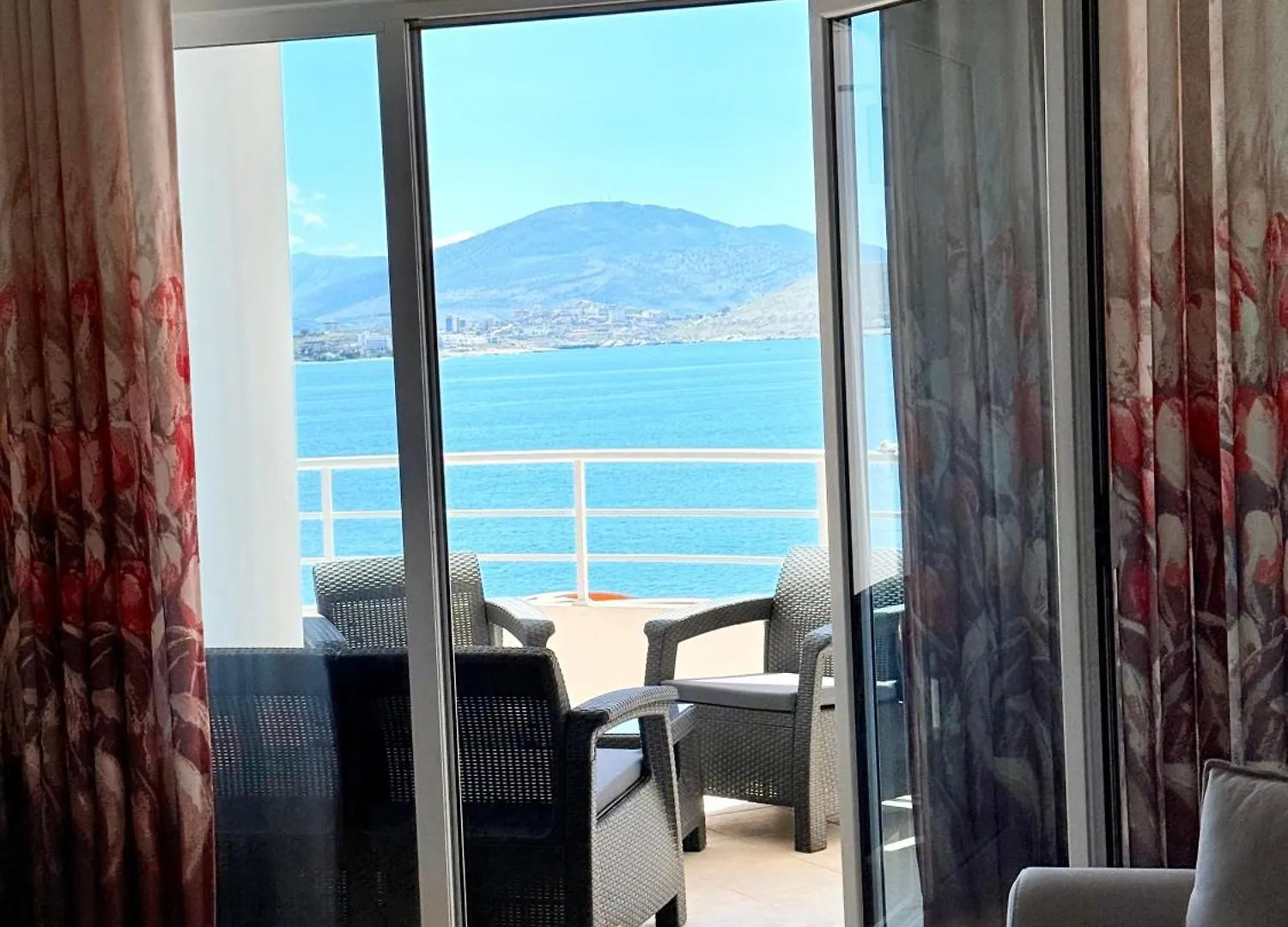 Red Infinity Seaview Apartment Saranda 0*, Саранда Албания